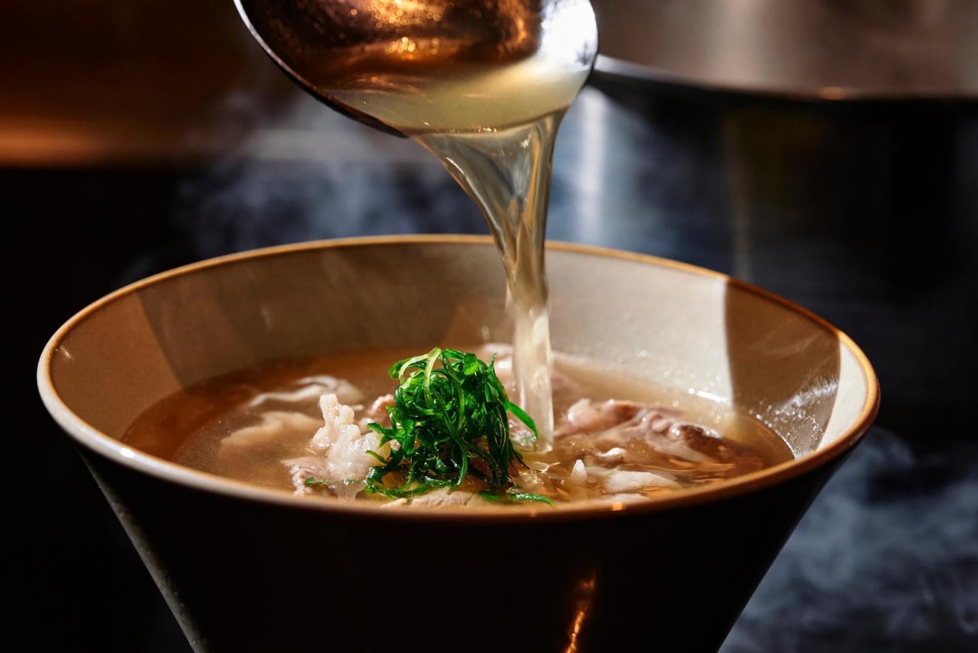Omo7 Osaka By Hoshino Resorts المظهر الخارجي الصورة A bowl of soup being served